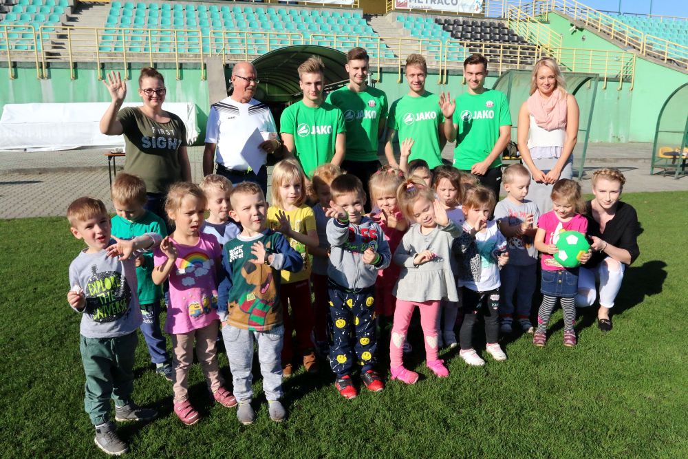 W Klubie Sportowym Tęcza Jest 15 Dziewcząt Legnica FM - Przedszkolaki w klubie sportowym